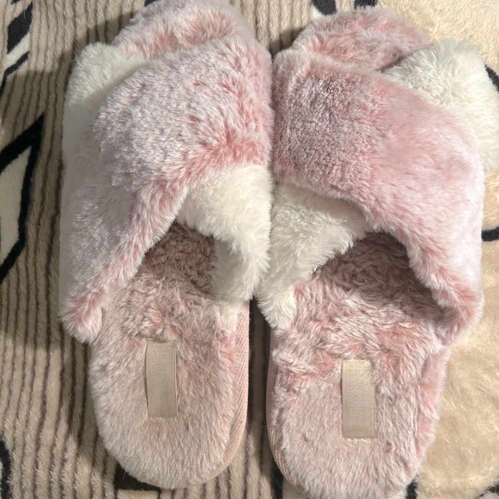 Victoria’s Secret Pink faux fur cross over slides slippers medium (7-8) pink